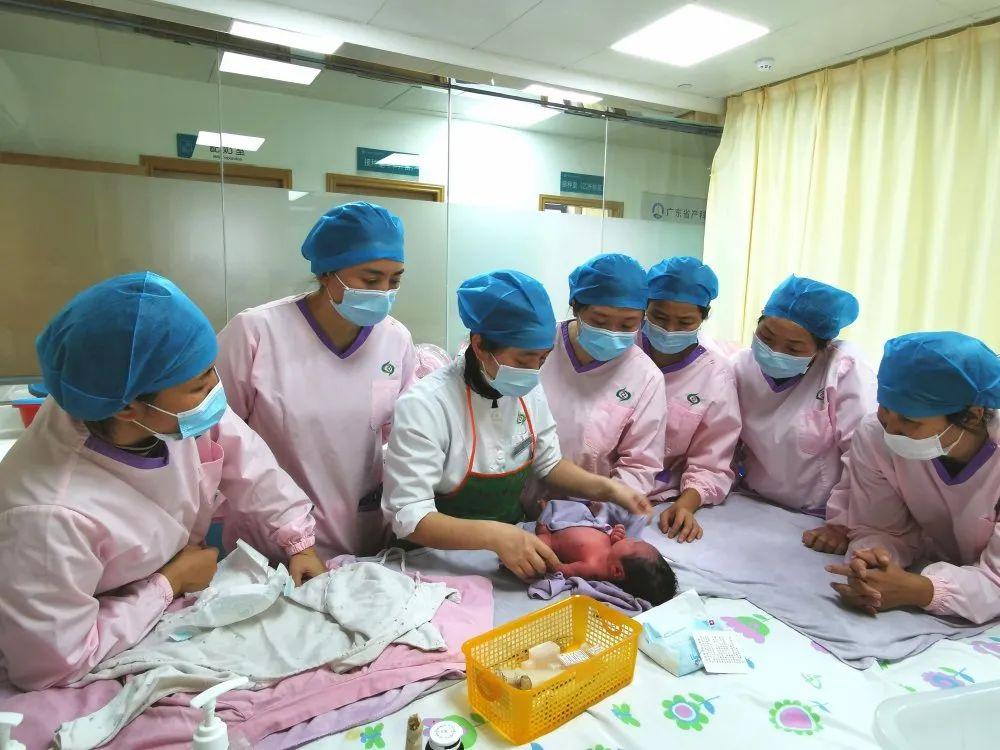 陆良县妇婴监护型护送